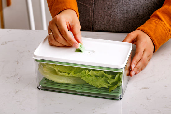 Produce Saver, Beeptrum Stackable Food Storage Containers with Vented Lid and Removable Drain Tray, Durable Fresh Keeper Storage Bin for Produce